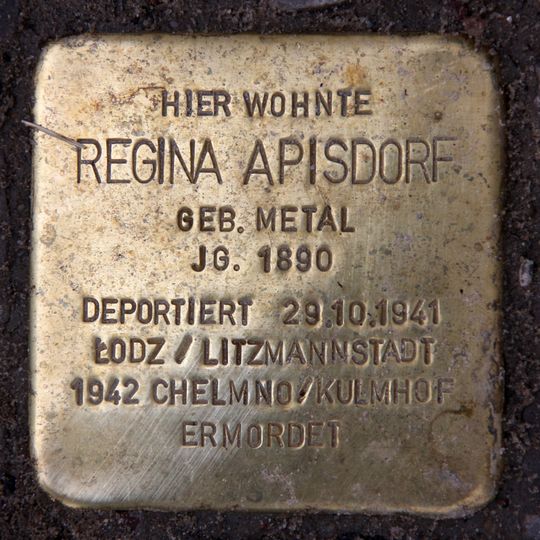 Stolperstein en memoria de Regina Apisdorf