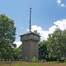 Wasserturm (etwa 400 Meter westlich des Ortes)