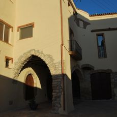 Restes de murs de la vila d'Alió