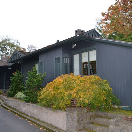 Alan and Barbara Goldsmith House