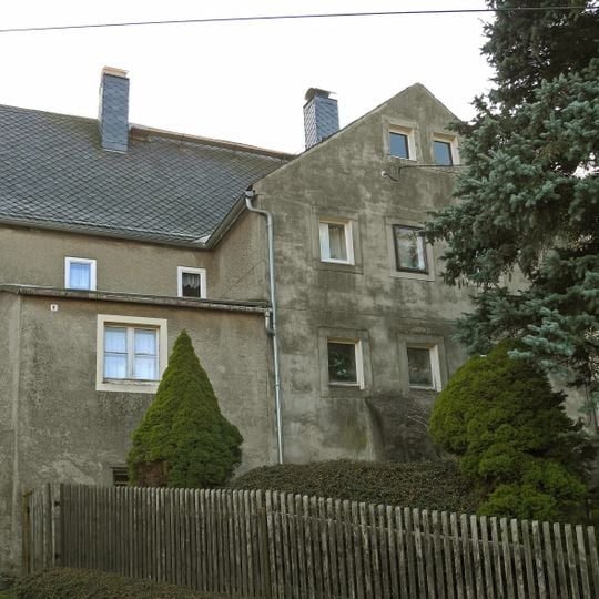 Wohnhaus und Stallgebäude Alte Meißner Straße 8