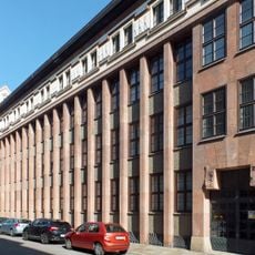 Messehaus (Medizinische Fakultät der Universität) Härtelstraße 16; 18