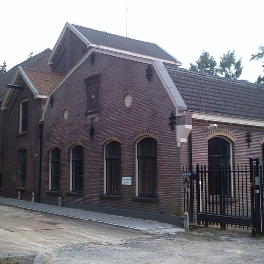 Drinkwaterpompstation met filtergebouw