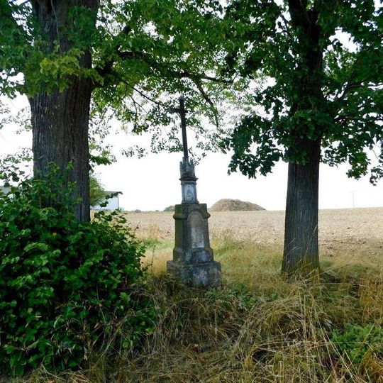 Kříž u silnice mezi Hořicemi a Píští