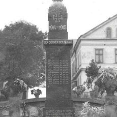 Torzo pomníku padlým z 1. světové války v Markvarticích