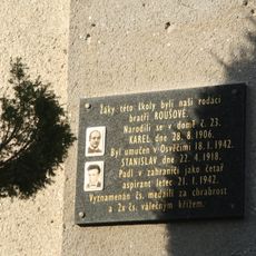 Pamětní deska bratrů Roušových v Holubí Zhoři