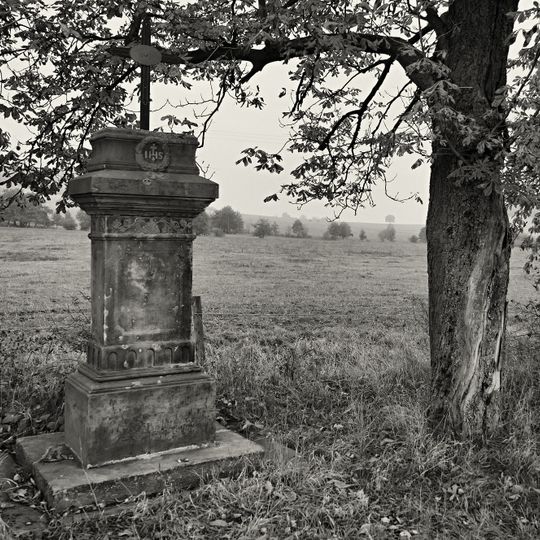 Kříž u silnice z Mnichova do Čermné