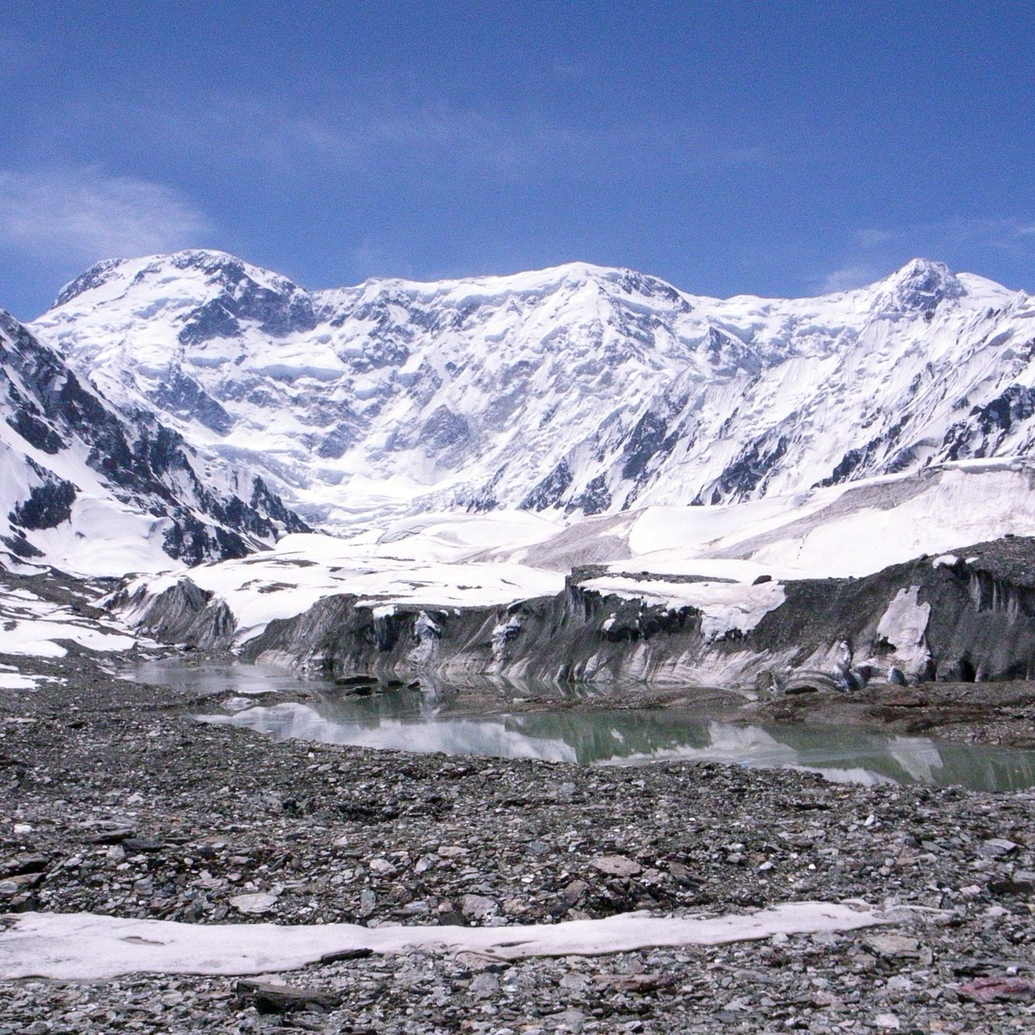 SHANUS CHONページ Jengish Chokusu - Mountain summit at Tian Shan range, China and