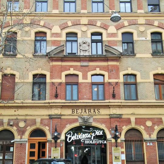 Grandes halles de Hold utca