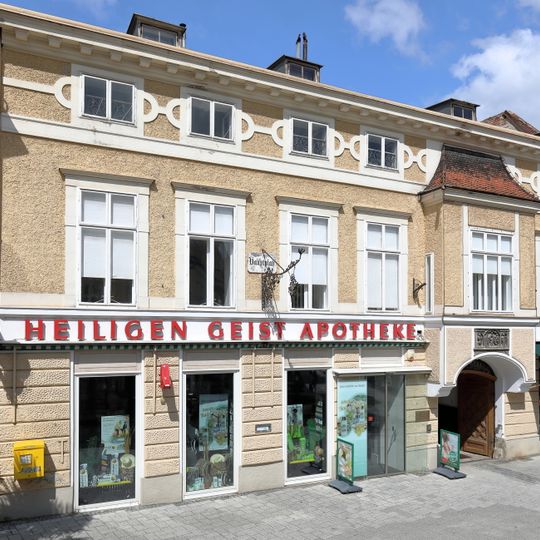 Wohn- und Geschäftshaus