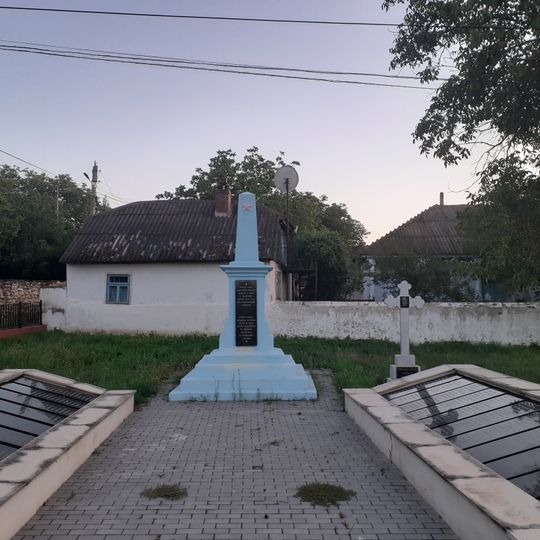 Monument la mormântul comun al ostașilor căzuți în 1944