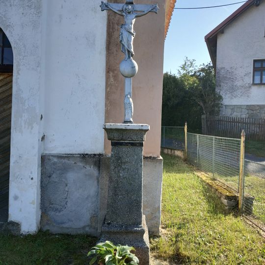 Kříž u kaple v Životicích