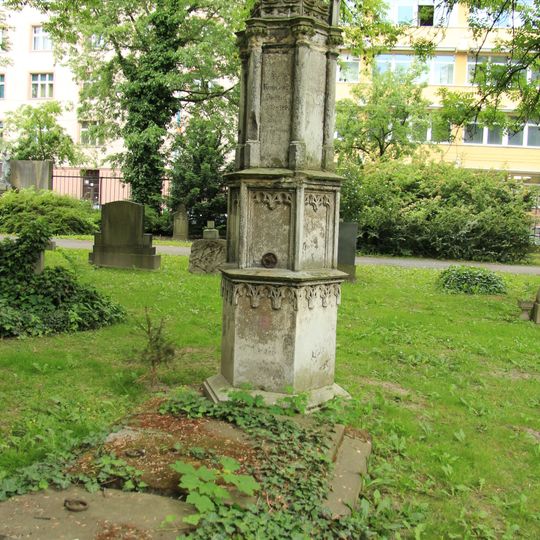 Ondrejský cintorín, hrob s náhrobkom