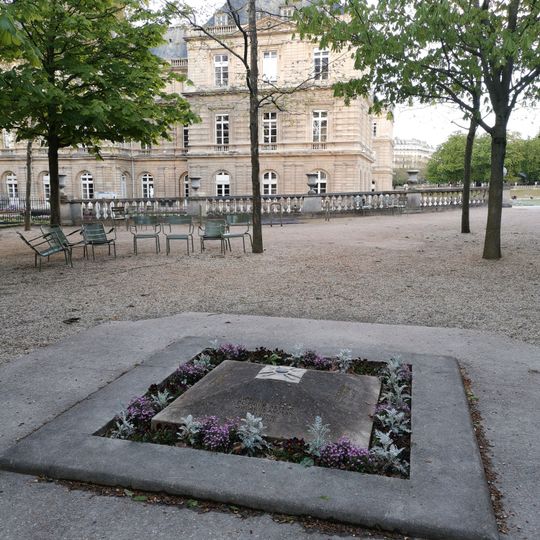 Stèle à la mémoire de sept combattants de la Libération