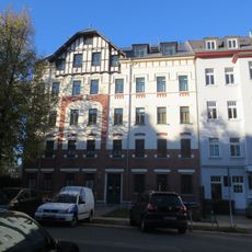 Mietshaus in halboffener Bebauung mit Vorgarten Henriettenstraße 68