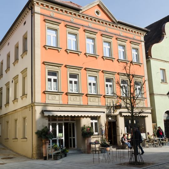 Wohn- und Geschäftshaus