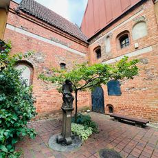 Drukarnia Mamoniczów / Rzeźba kronikarza