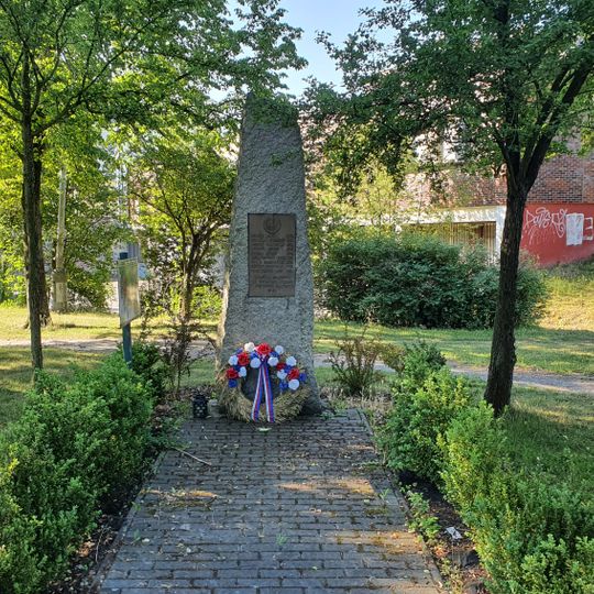 Pomník obětem Květnového povstání v Újezdu nad Lesy u Rohožnické ulice