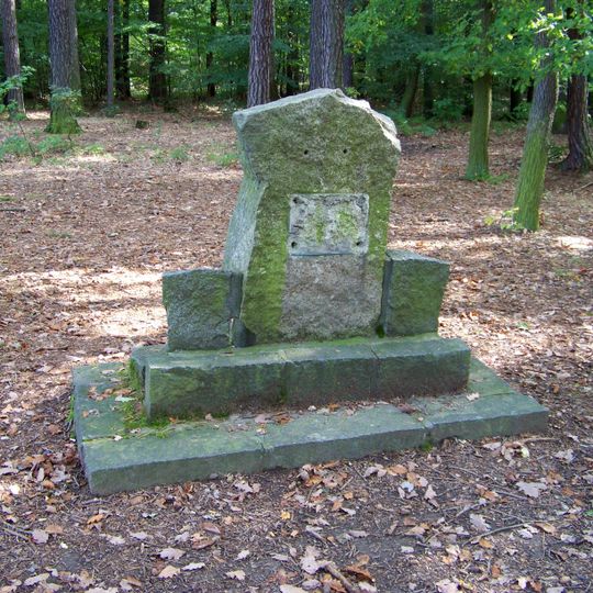 Památník posledního jelena v Kostelci nad Čenými lesy