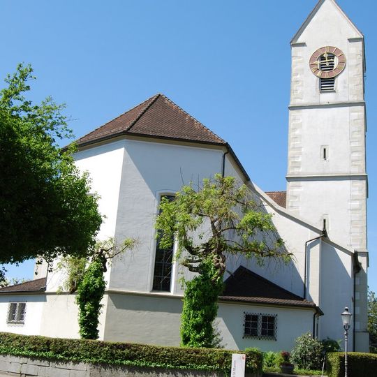 Römisch-katholische Pfarrkirche mit Pfarrhaus