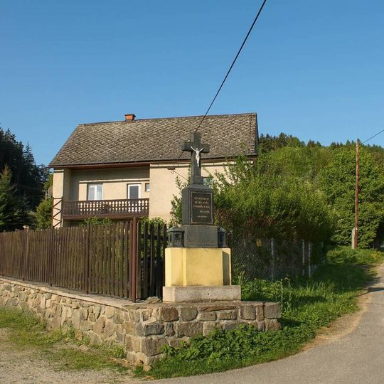 Kříž v Klášterci na rozcestí