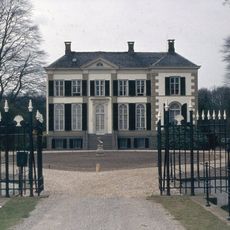 Het Laar: toegangsbrug met hek