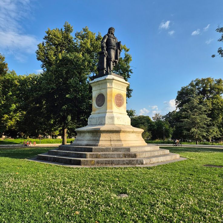 Statue de Jean-Baptiste Colbert