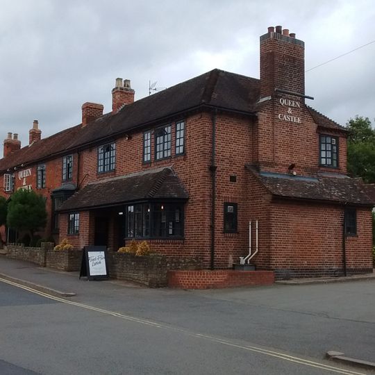 Queen And Castle Hotel