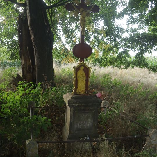 Kříž západně od Police