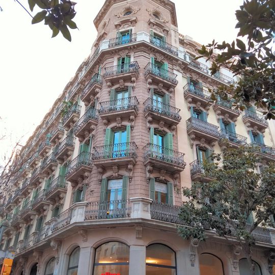 Building in carrer Gran de Gràcia, 135