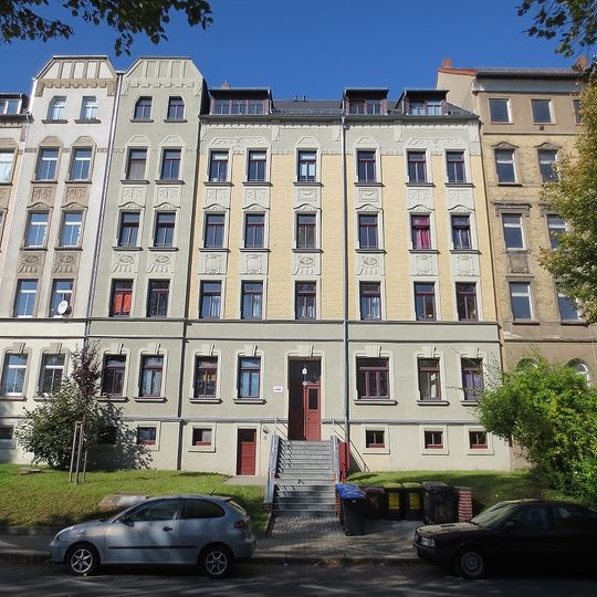 Mietshaus in geschlossener Bebauung Paul-Jäkel-Straße 44