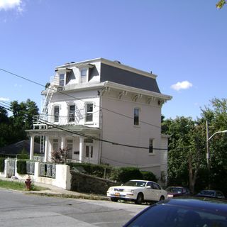 Bell Place-Locust Avenue Historic District