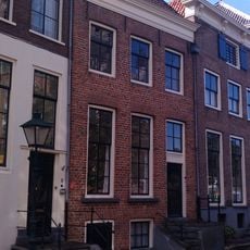 Huis onder schilddak