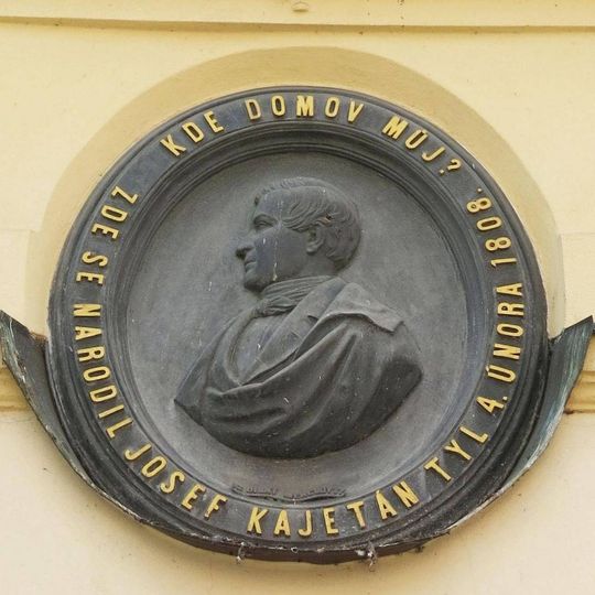 Pamětní deska Josefa Kajetána Tyla na domě Tylova 507/6 v Kutné Hoře