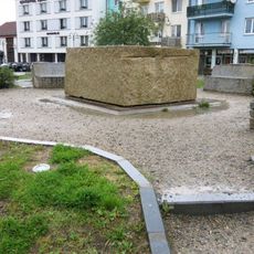 Moderní kašna na náměstí 1. května v Kuřimi