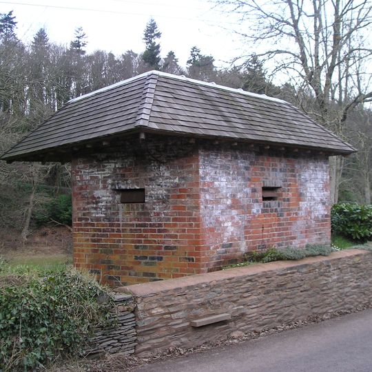 World War II pillbox at Vale House, 120m north east of Glasses Farm