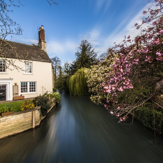Riverside Cottage  Riverside House