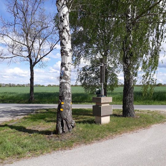 Kříž na křižovatce západně od Lomnice nad Lužnicí