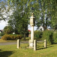 Boží muka na návsi ve Věžnici