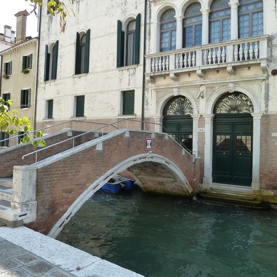 Private bridges of palazzo Gradenigo a Santa Giustina