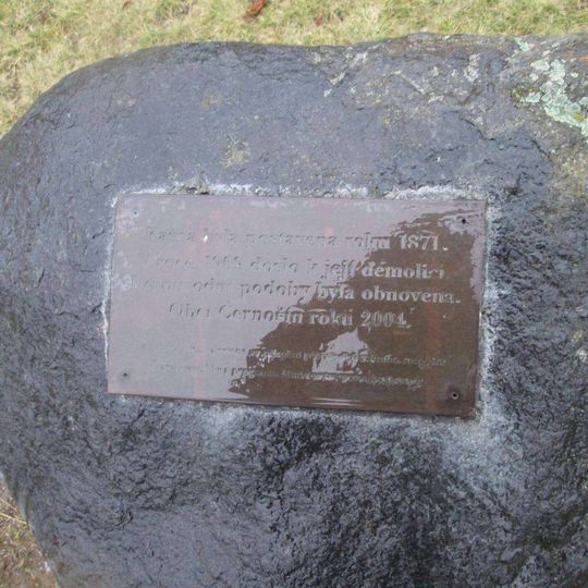 Památník obnovené kašny v Černošíně