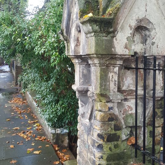 Garden Walls And Piers