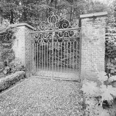 Elsloo Castle: wrought iron garden gate