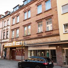 Wohn- und Geschäftshaus