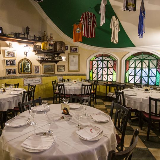 Lellis Trattoria