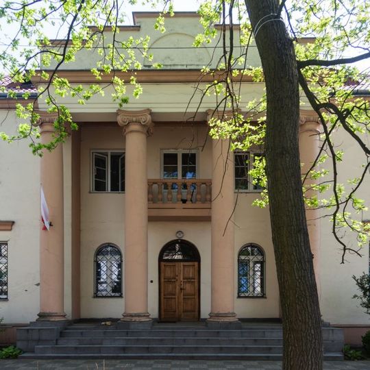 Plebania, Senatorska 16 w Skierniewicach