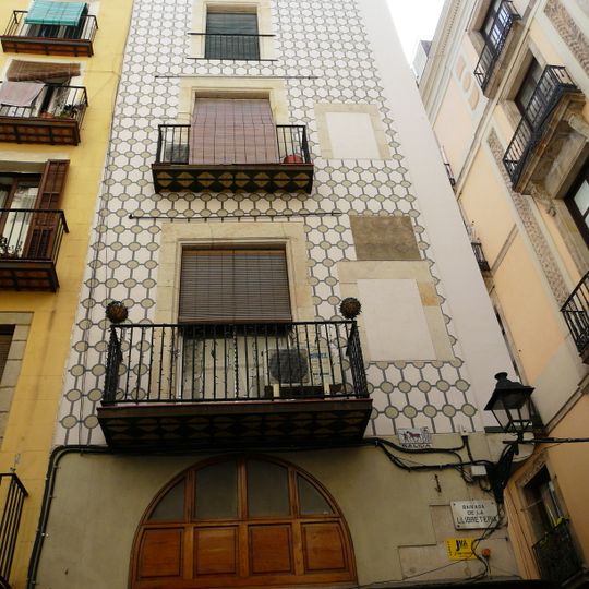 Edifici d'habitatges bda. Llibreteria, 2