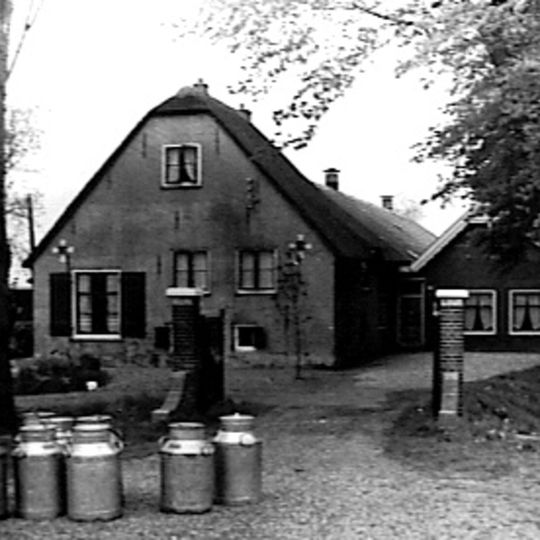 Rondehoep Oost 8, Ouderkerk aan de Amstel