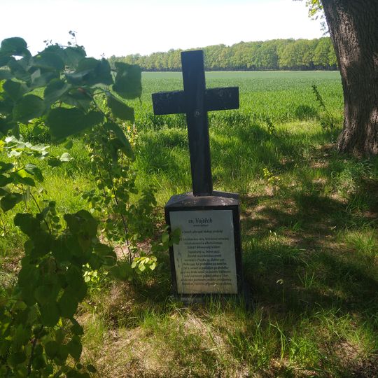 Kříž u kaple svatého Vojtěcha