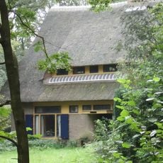Woonhuis met invloeden vanuit de Amsterdamse School en de Gooise landhuisstijl